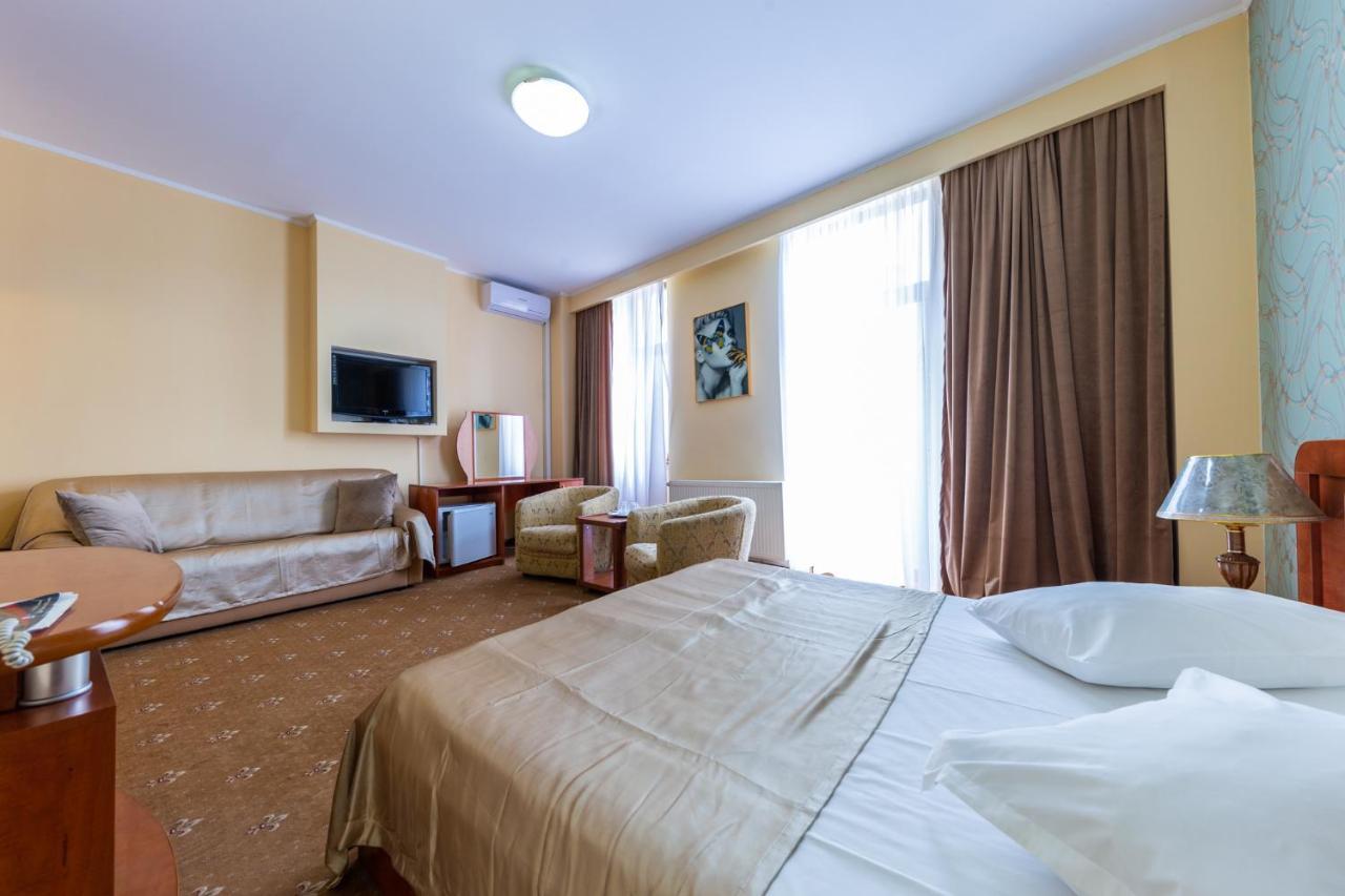 Hotel Amphitryon Bukarest Exterior foto