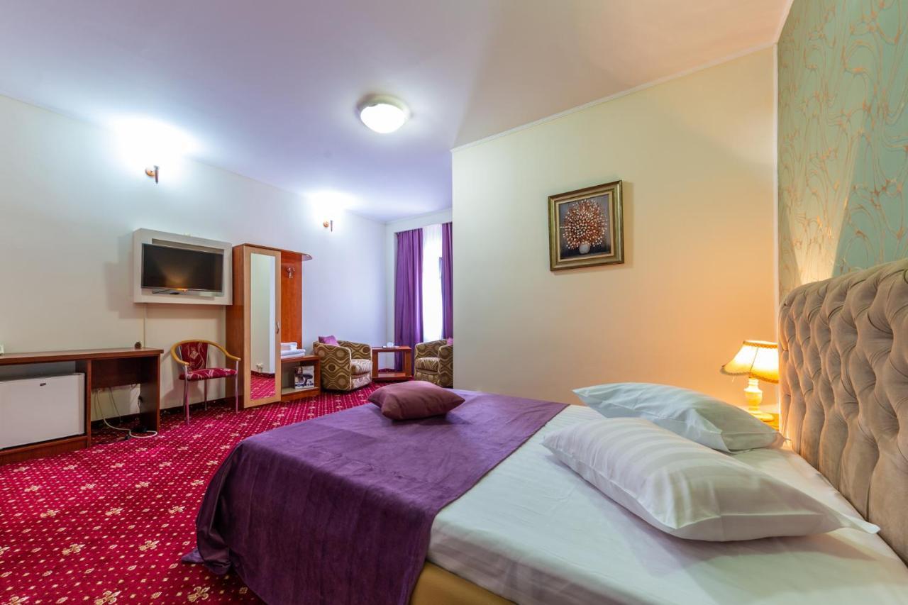 Hotel Amphitryon Bukarest Exterior foto
