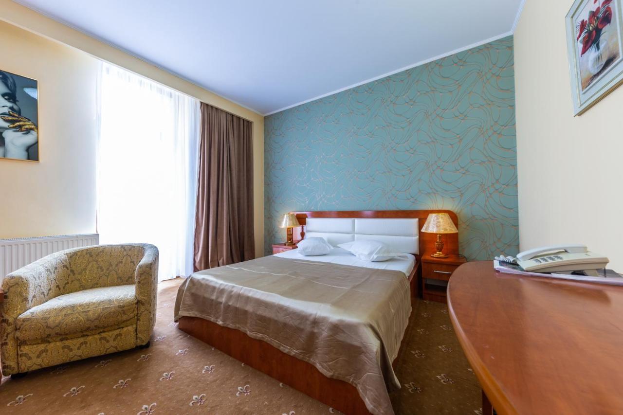 Hotel Amphitryon Bukarest Exterior foto