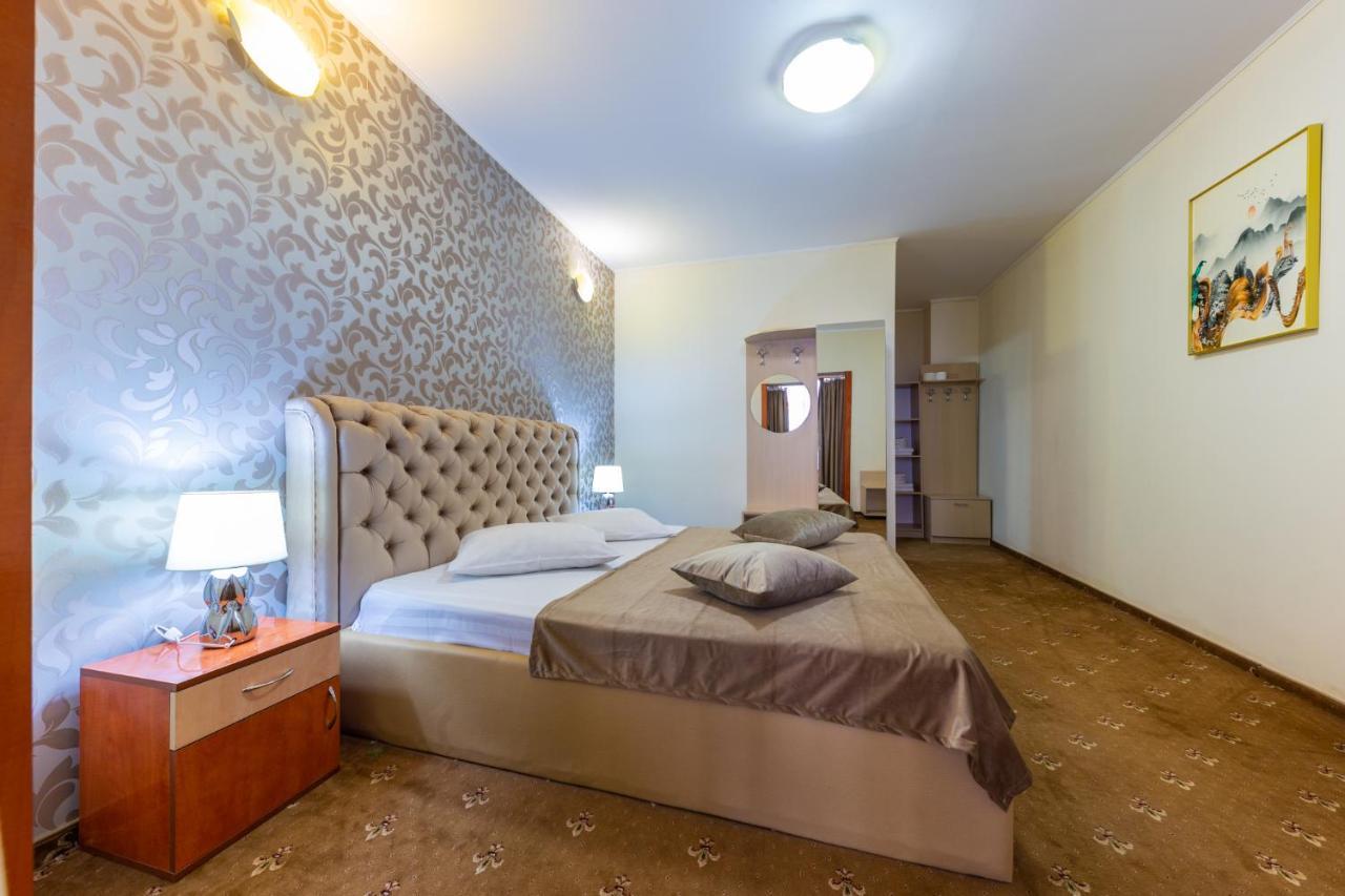 Hotel Amphitryon Bukarest Exterior foto