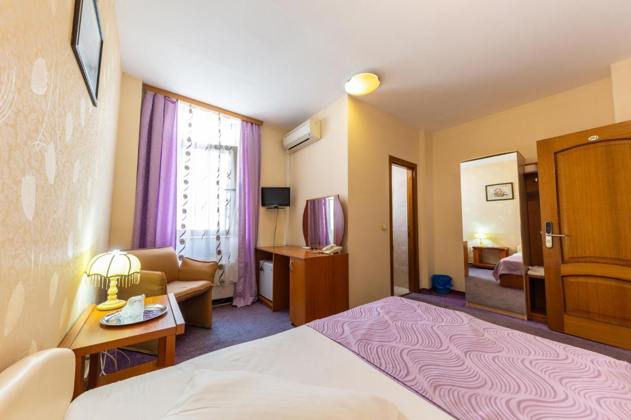 Hotel Amphitryon Bukarest Exterior foto