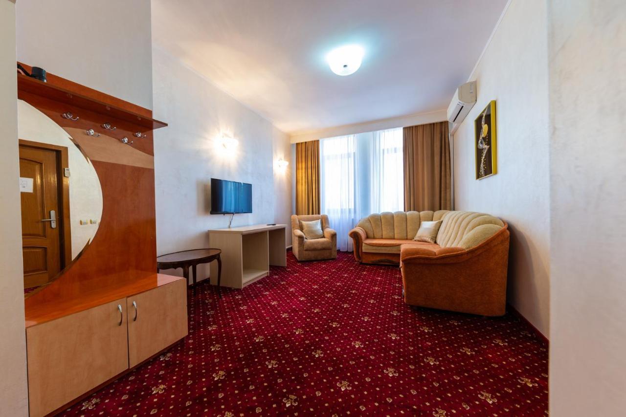 Hotel Amphitryon Bukarest Exterior foto