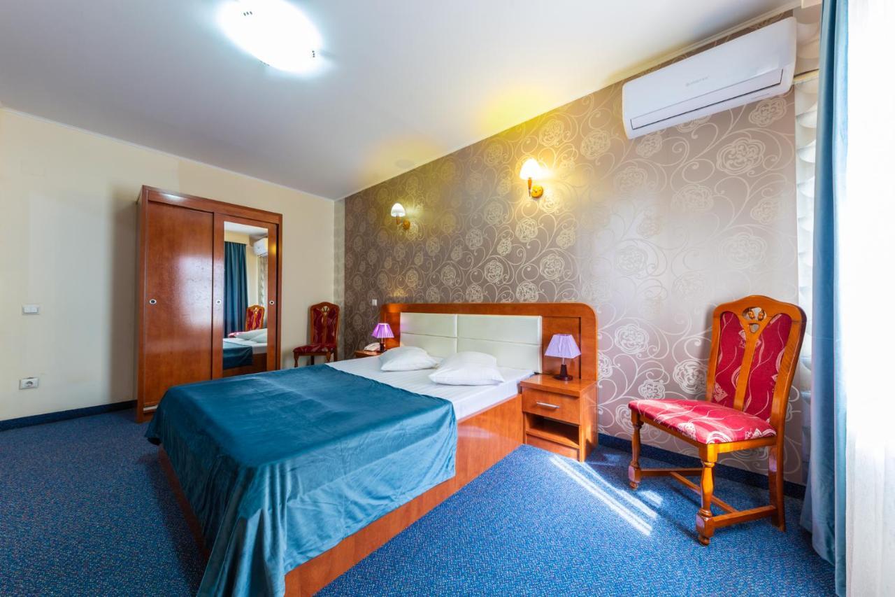 Hotel Amphitryon Bukarest Exterior foto