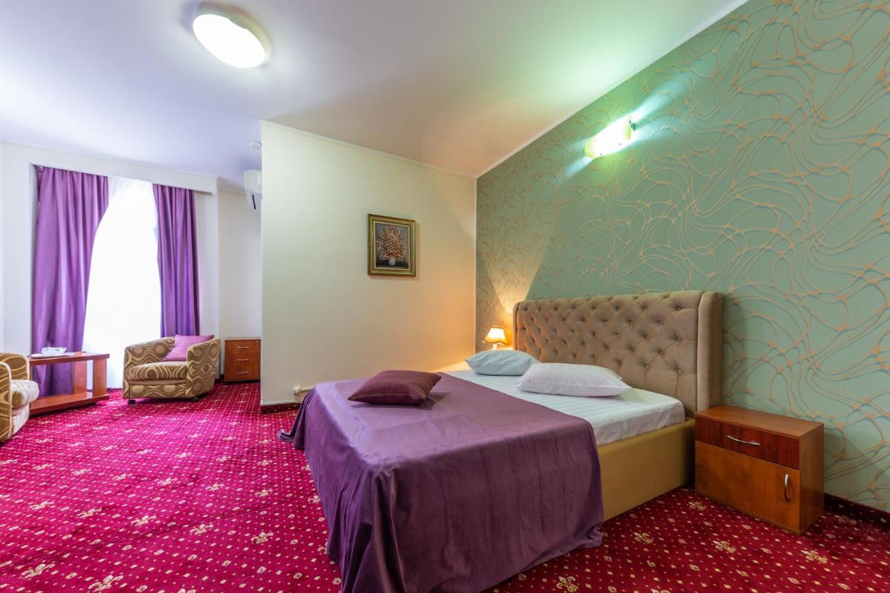 Hotel Amphitryon Bukarest Exterior foto