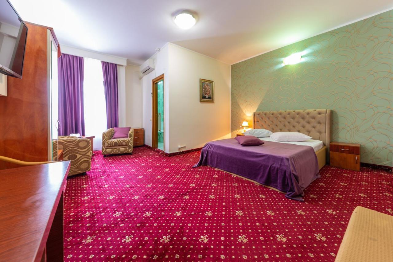 Hotel Amphitryon Bukarest Exterior foto