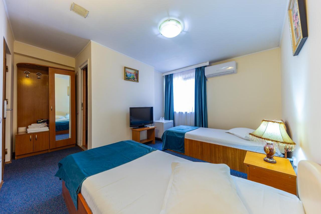 Hotel Amphitryon Bukarest Exterior foto