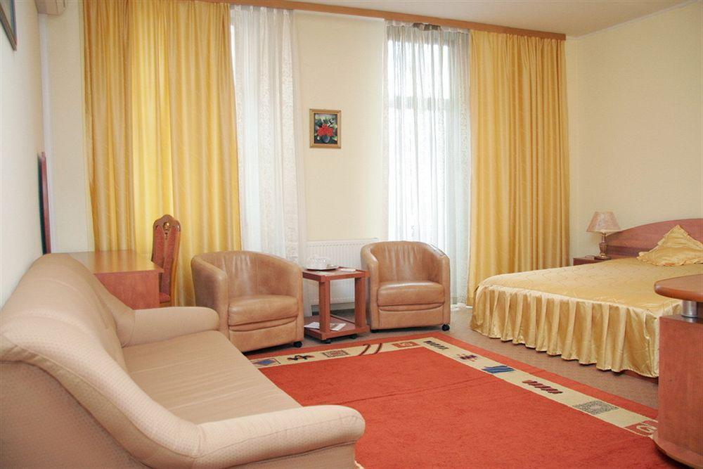 Hotel Amphitryon Bukarest Exterior foto